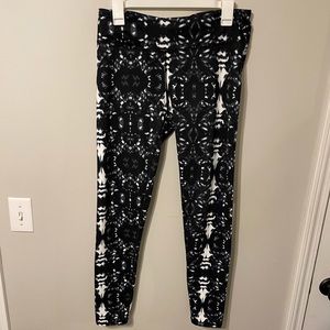 Fabletics Black & White Leggings Size M